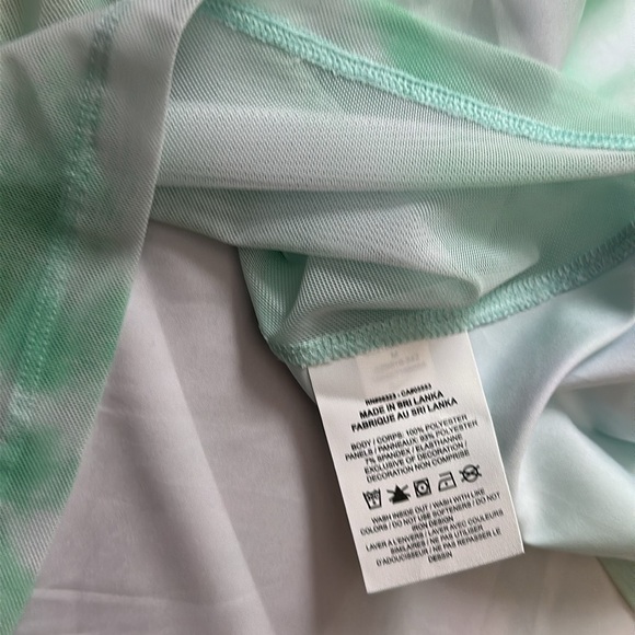 🆕 NIKE Icon Clash City Sleek Running Tank SIZE MEDIUM - Picture 10 of 13